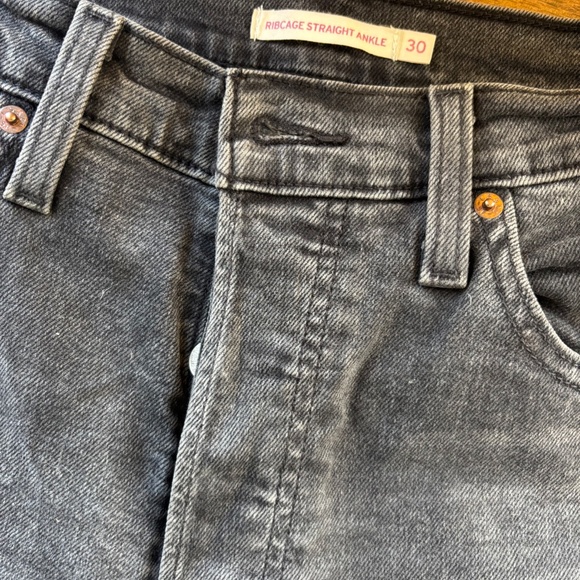 Levi's Ribcage Strait Ankle Jeans- Size 30 Black - Picture 5 of 7